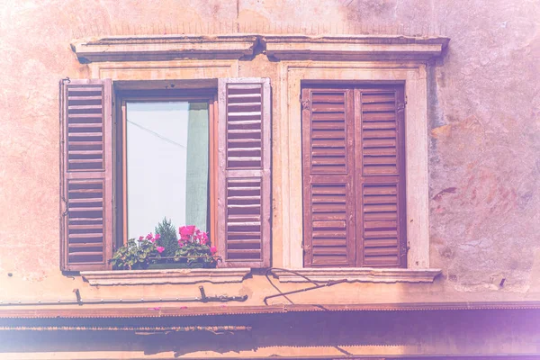 Las Ventanas Italianas Son Horizontes Nuevos Antiguos Belleza Funcionalidad Rendimiento — Foto de Stock