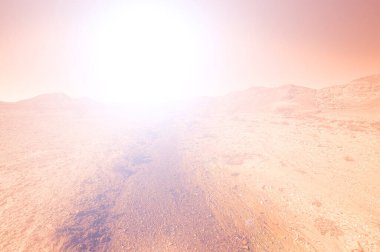 İsrail çölündeki kaya oluşumlarının nefes kesici manzarası şafak vakti çağdaş bir tarzda. Yalnızlık, umutsuzluk ve depresyon kavramı olarak cansız ve ıssız bir sahne..