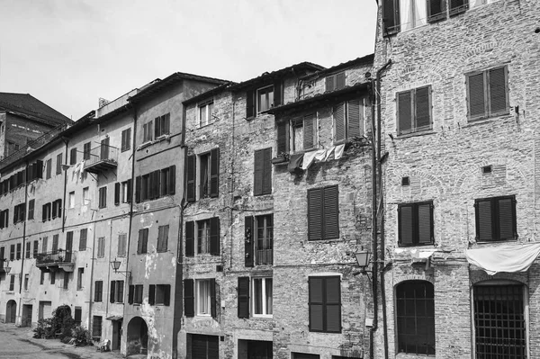 Arquitetura Cidade Medieval Italiana Siena Fachada Antiga Janelas Com Persianas — Fotografia de Stock