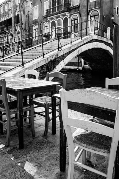 Leere Straßencafés Italien Während Der Quarantäne Schwarz Weiß — Stockfoto