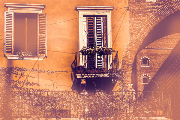 Italian windows are new and old horizons of beauty, functionality and performance at dawn in a contemporary style.