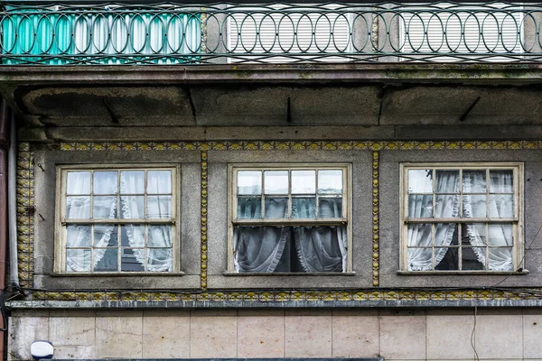 Традиционный Португальский Фасад Иногда Украшают Керамической Плиткой Azulejo Историческом Центре — стоковое фото