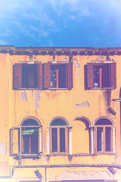 Las Ventanas Italianas Son Horizontes Nuevos Antiguos Belleza Funcionalidad Rendimiento —  Fotos de Stock