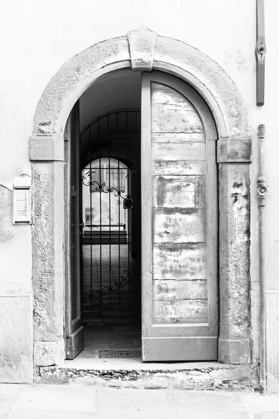 Fine Wrought Iron Lattice Bergamo Italy Found Everywhere Churches Public — Stock Photo, Image