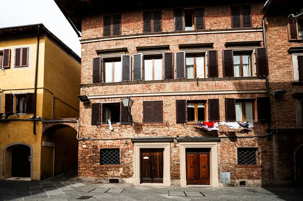 Arquitectura Ciudad Medieval Italiana Siena Antigua Fachada Ventanas Con Persianas — Foto de Stock