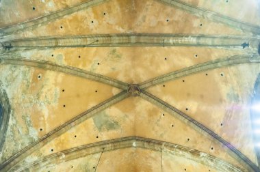 Milano Katedrali ya da Duomo di Milano 'nun içi, Milano' nun büyük Katolik kilisesi ve turizm tesisi.. 