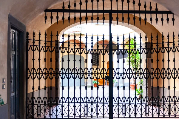 Fine Wrought Iron Lattice Bergamo Italy Found Everywhere Churches Public — Stock Photo, Image