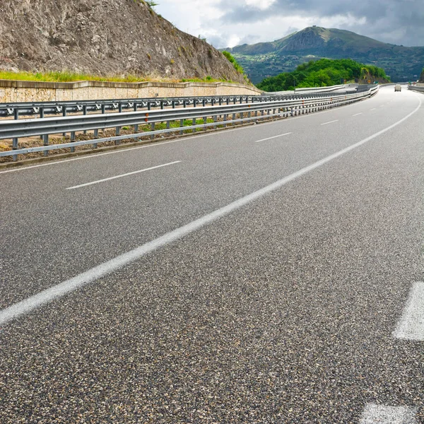 Snelweg Italiaanse Apennijnen — Stockfoto