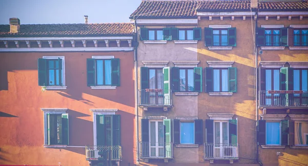 Las Ventanas Italianas Son Horizontes Nuevos Antiguos Belleza Funcionalidad Rendimiento —  Fotos de Stock