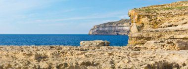 Gozo Malta Takımadaları Akdeniz'de küçük bir adadır. Engebeli sahil sarp kireçtaşı kayalıklarla tarafından belirlenen ve derin mağaralar ile noktalı