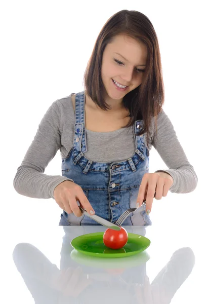 Jovem mulher e tomate . — Fotografia de Stock