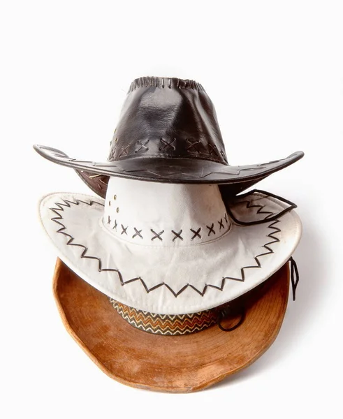 Drie Verschillende Veelkleurige Klassieke Brede Rand Cowboy Hoeden Geïsoleerd Witte — Stockfoto