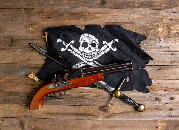 Pistolet Silex Antique Croisé Grand Poignard Pirate Joyeux Drapeau Roger — Photo