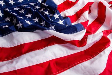 Güzel yıldız çizgili bayrak Amerika Birleşik Devletleri 'nin sembolünü sallıyor.