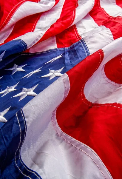 Güzel Yıldız Çizgili Bayrak Amerika Birleşik Devletleri Nin Sembolünü Sallıyor — Stok fotoğraf