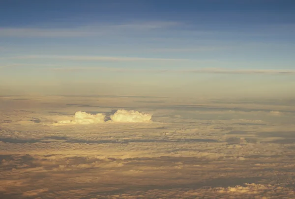 Bulutlar, uçak görünümünden — Stok fotoğraf