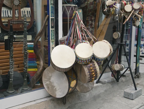 Souvenir drums in Istanbul shop — Stock Photo, Image