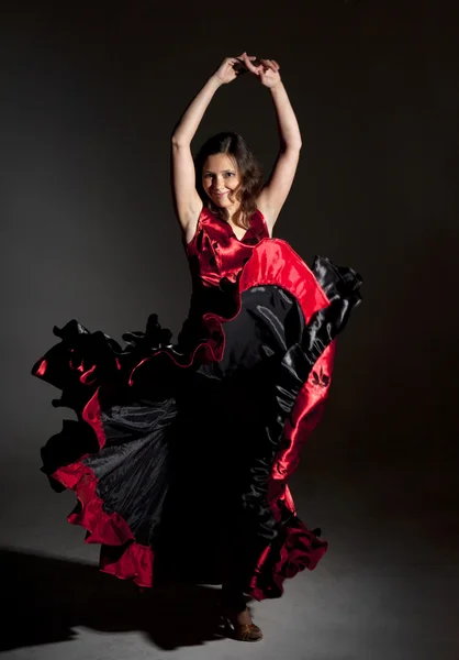 Девушка танцует фламенко — стоковое фото