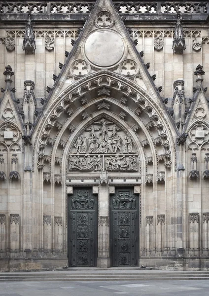 Deur van saint vit kathedraal — Stockfoto