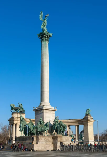 Хореографы площади Героев в Будапеште — стоковое фото