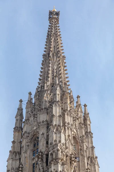 Kirchturm des Stephansdoms in Wien — Stockfoto