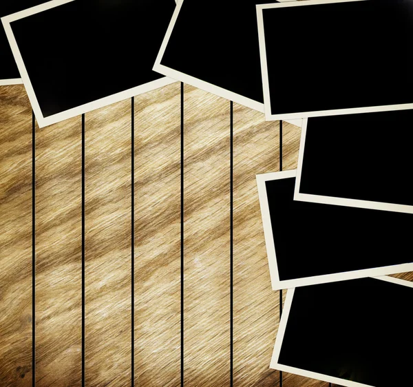 Παλαιά πλαίσια polaroid σε ξύλο φόντο — Φωτογραφία Αρχείου