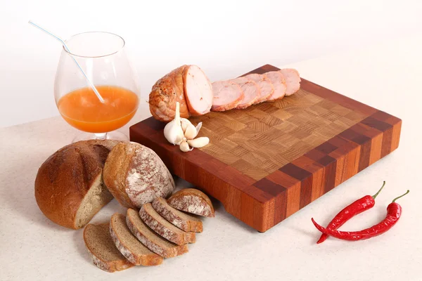 Ham sliceson a chopping board — Stock Photo, Image