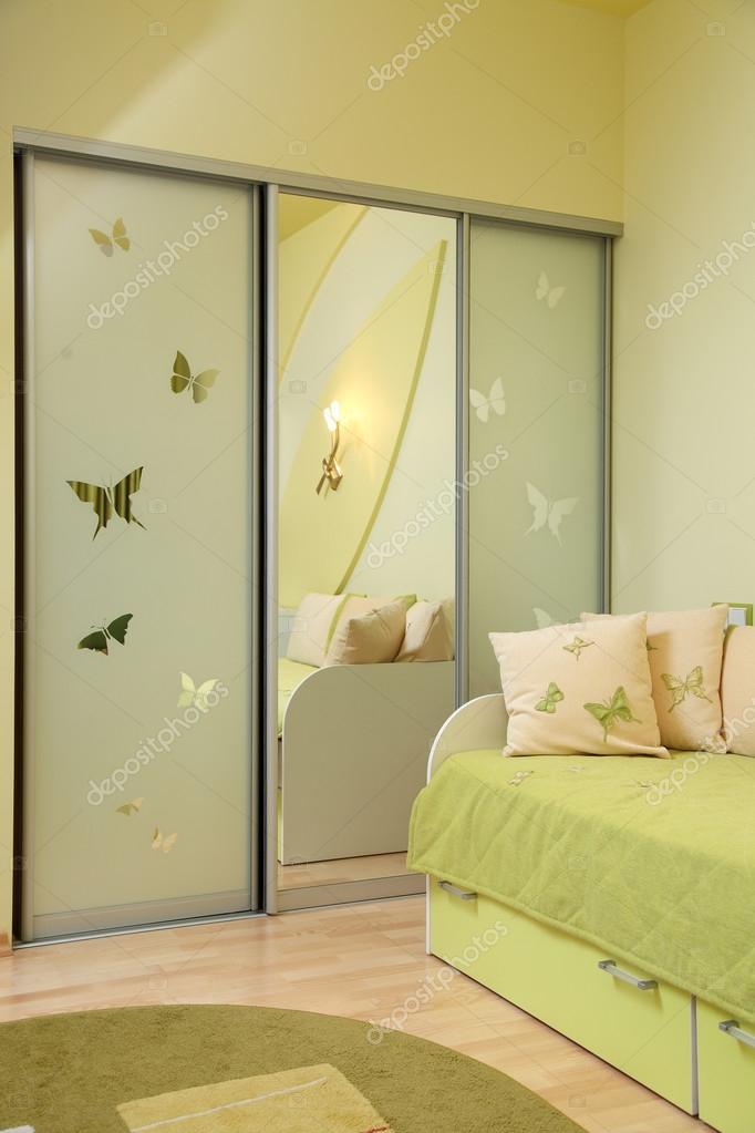 Шкаф купе для детской. Шкаф для девочки в комнату. Шкаф купе татьяна м6. Встроенный шкаф в детской. Шкаф купе в детскую.