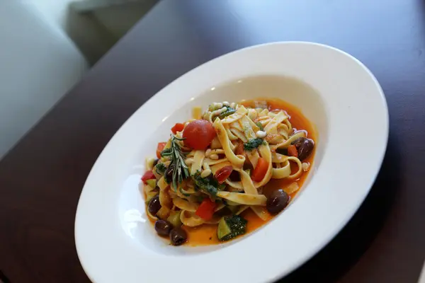 Spaghetti Crudaiola on white plate — Stock Photo, Image