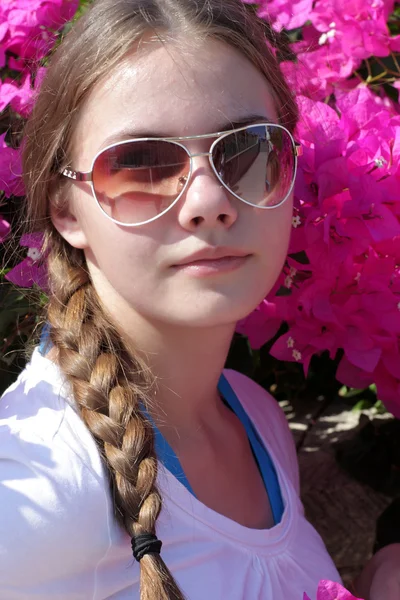 Teen in garden — Stock Photo, Image