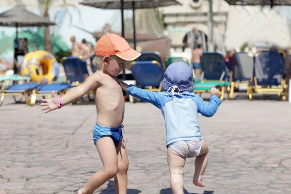 Two brothers playing in park — Stock Photo, Image