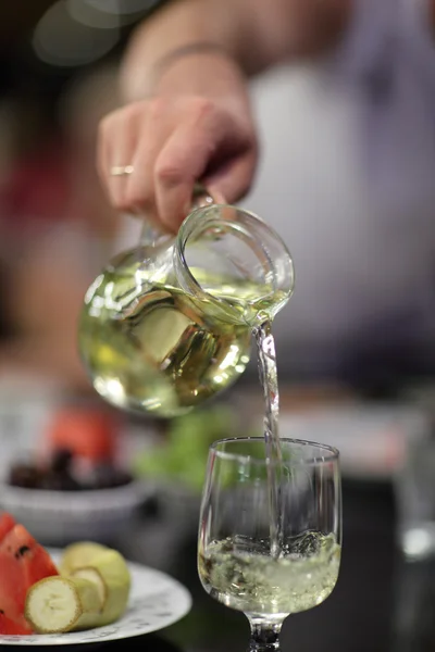 Pouring of white wine — Stock Photo, Image