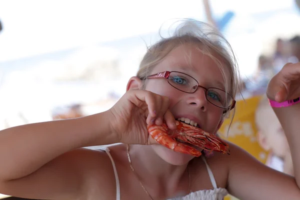 Girl with shrimp — Stock Photo, Image