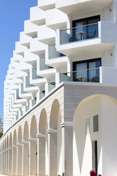 Hotel im Sommer — Stockfoto