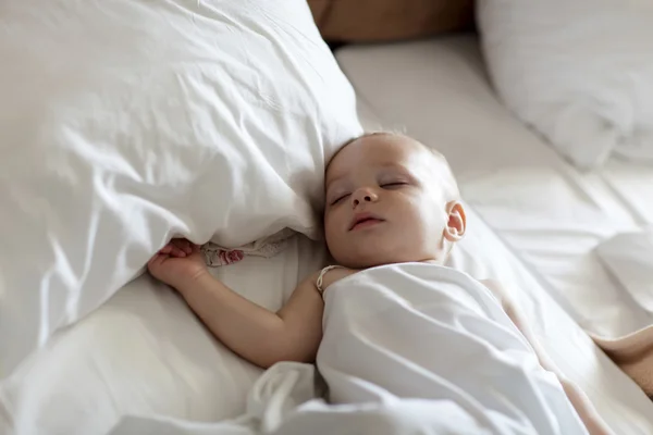 Спляча малюк — стокове фото