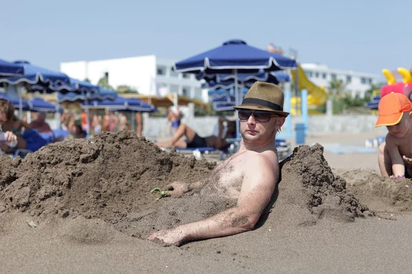 Uomo sulla spiaggia — Foto Stock