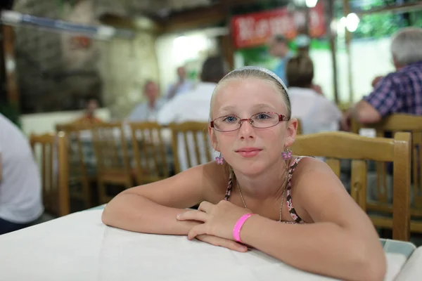 Menina no café — Fotografia de Stock