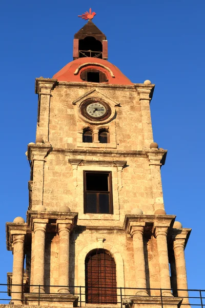 Věž s hodinami v západu slunce — Stock fotografie