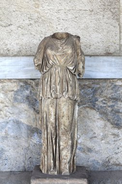 bir tanrıça heykeli