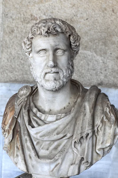 罗马皇帝安东尼努什 pius 的半身像 — 图库照片