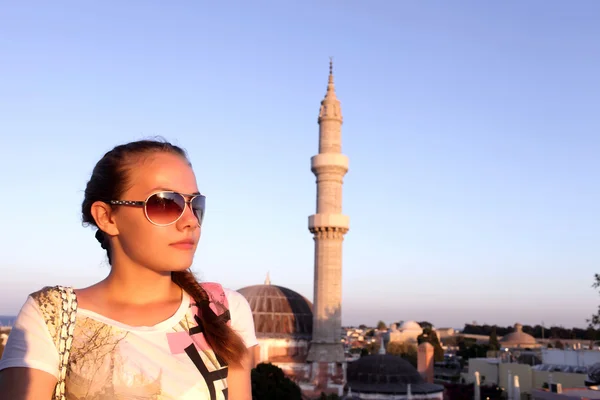 Tourist on Suleiman Mosque background — Stock Photo, Image