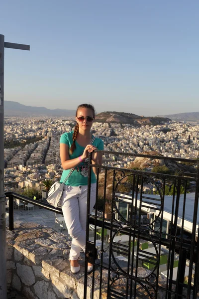 Adolescente posando en Atenas fondo —  Fotos de Stock
