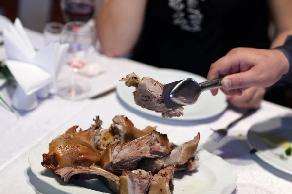 Man takes slice of pork — Stock Photo, Image