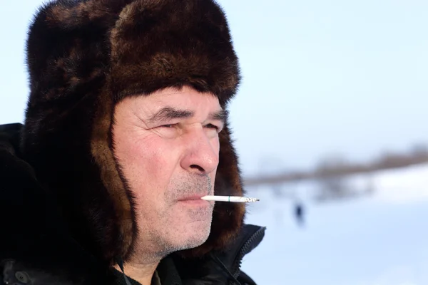 Man smoking outdoor — Stock Photo, Image