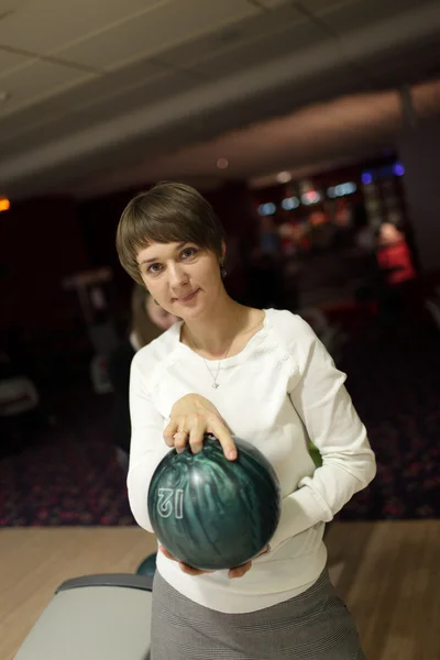 Woman posing with ball — Stock Photo, Image