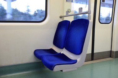 metro tren koltuklarda