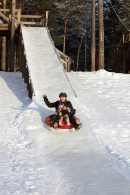 Babası bir kızak üzerinde yürümeye başlayan yolculuğu ile