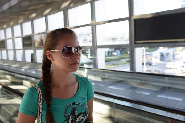 Girl in Athens airport — Stock Photo, Image