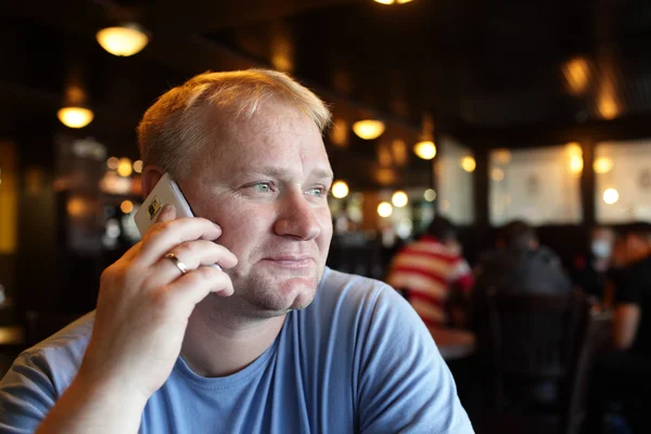 Man calling from cafe — Stock Photo, Image