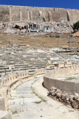 Dionysos Tiyatrosu ve Akropolis duvar